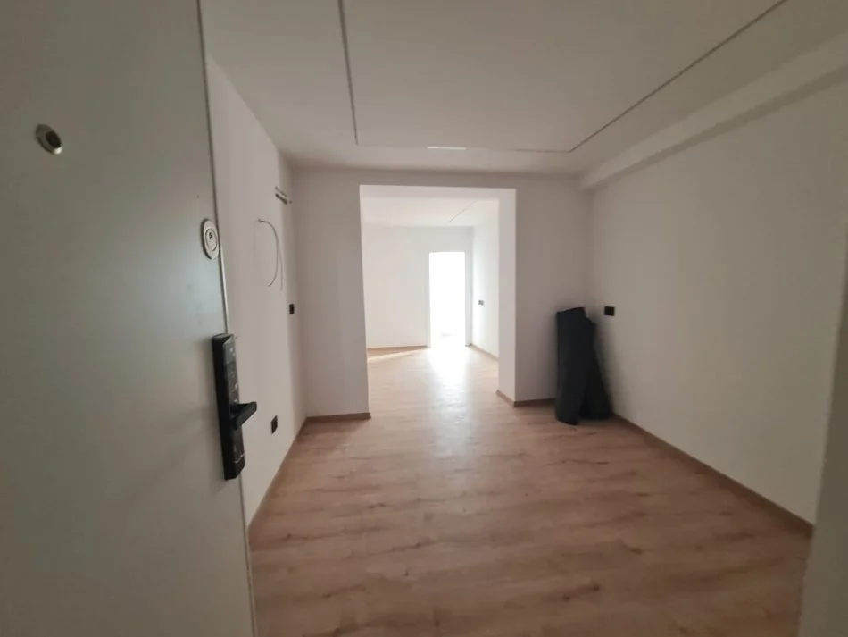 Tirane, jepet me qera zyre Kati 2, 107 m² 1.800 € (Blloku)