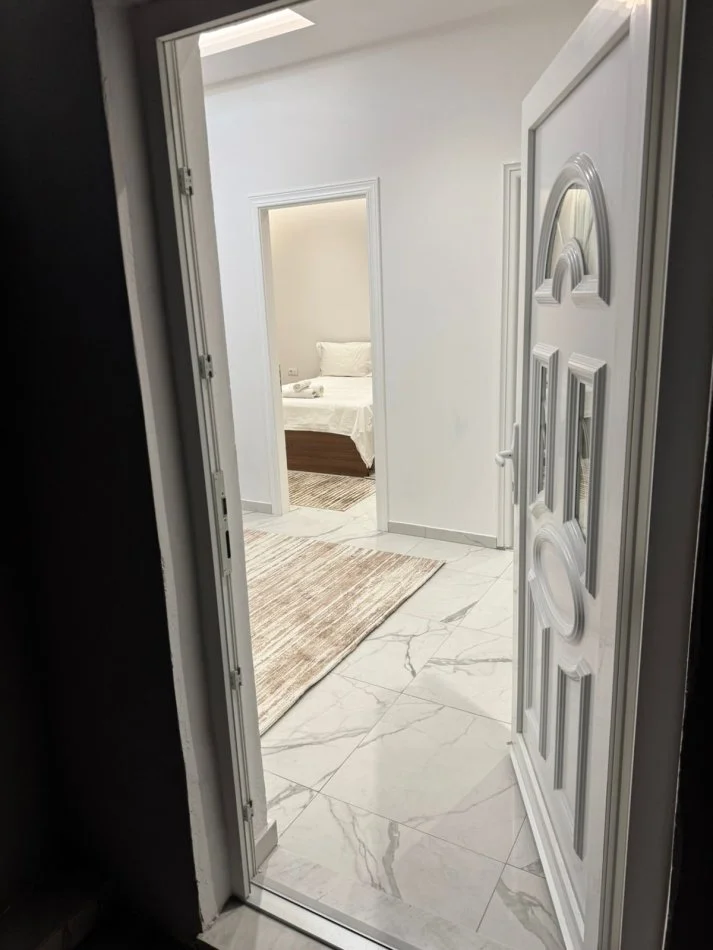 Tirane, jepet me qera apartament 1+1 Kati 5, 65 m² 400 € (Rruga 5 Maji)