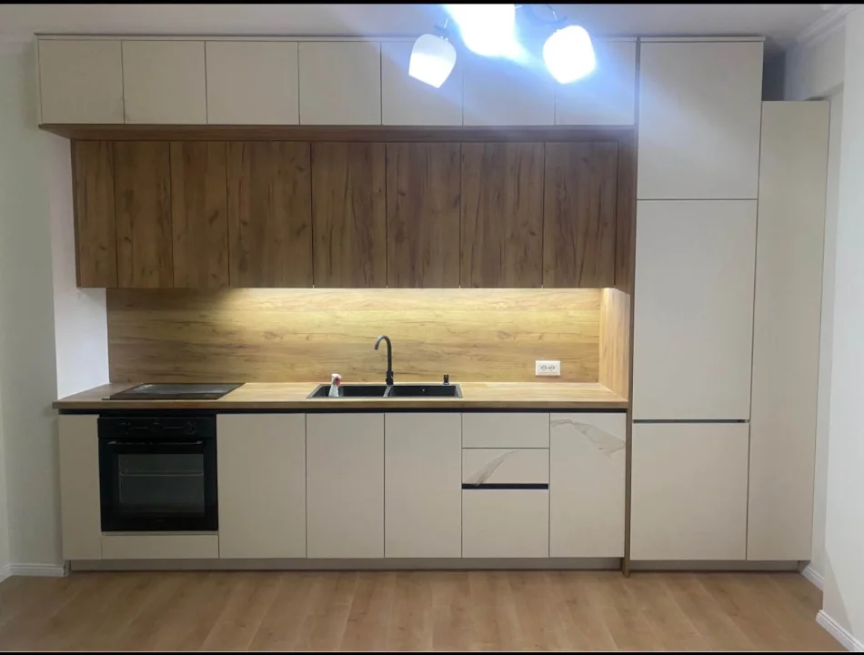 Tirane, jepet me qera apartament 2+1+Ballkon Kati 5, 100 m² 350 € (Rrethi Ullirit, Kamez)