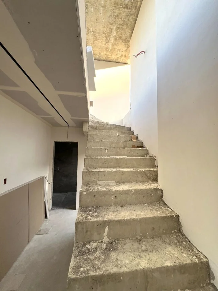 Tirane, jepet me qera Vile 1 Katshe , 200 m² 2.000 € (Liqeni i Thate)