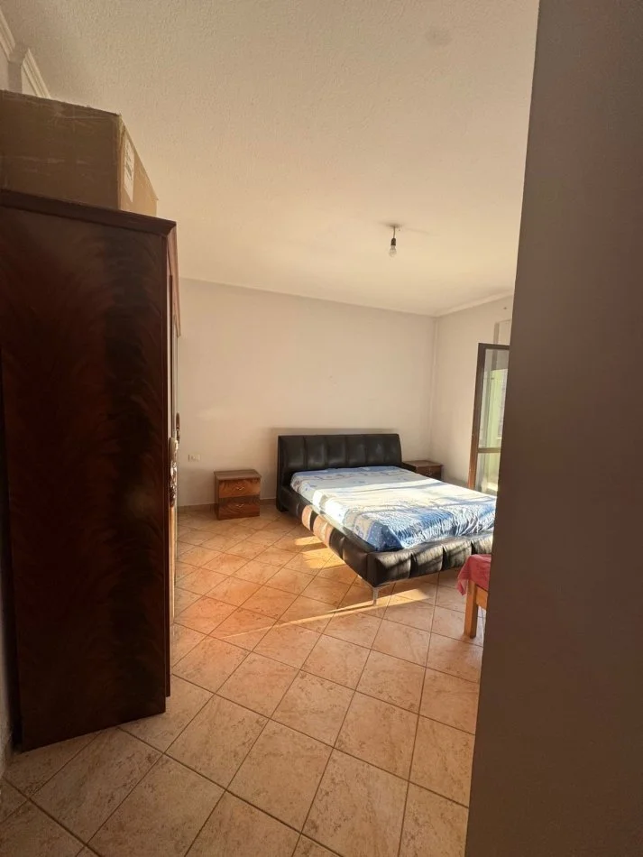 Tirane, jepet me qera apartament 2+1+2+Ballkon Kati 7, 125 m² 500 € (Komuna Parisit)