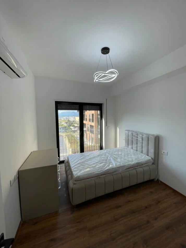 Tirane, jepet me qera apartament 2+1+Ballkon+Post Parkimi,  Kati 2, 99 m² 700 € (Rezidneca Kodra e Diellit 2 )