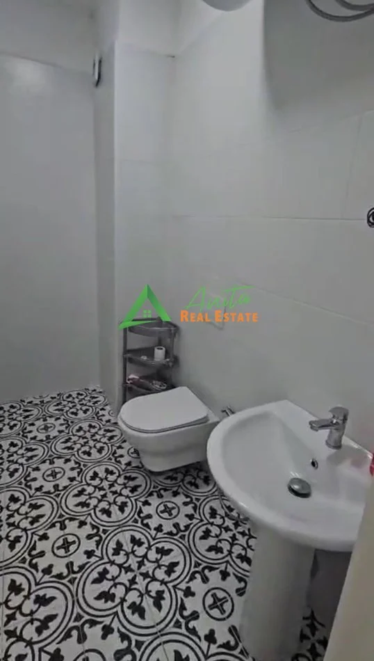 Tirane, Pazari i Ri, jepet me qera zyre+vendparkim Kati 3, 800 €