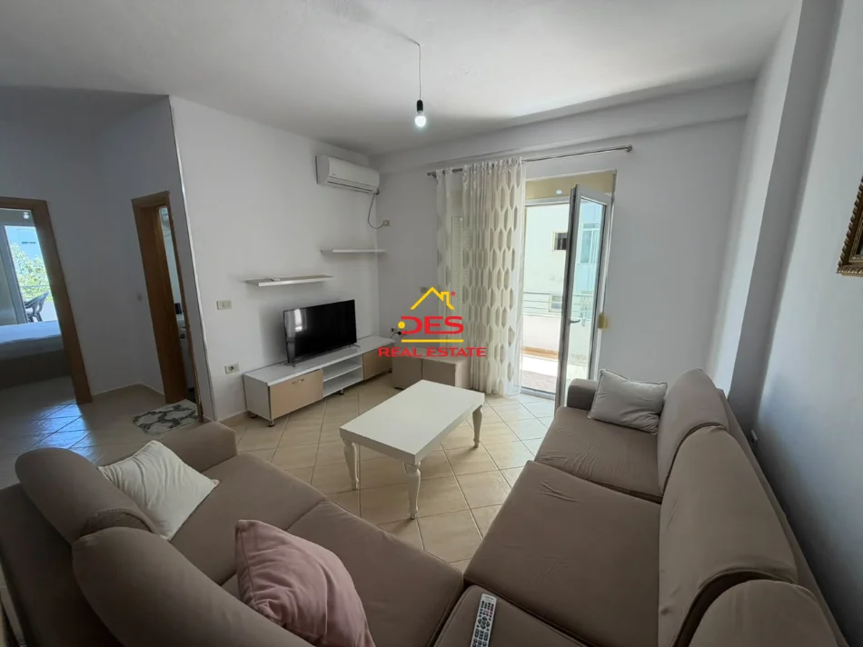 Vlore, jepet me qera apartament 1+1+Ballkon Kati 6, 70 m² 400 € (Lungomare)