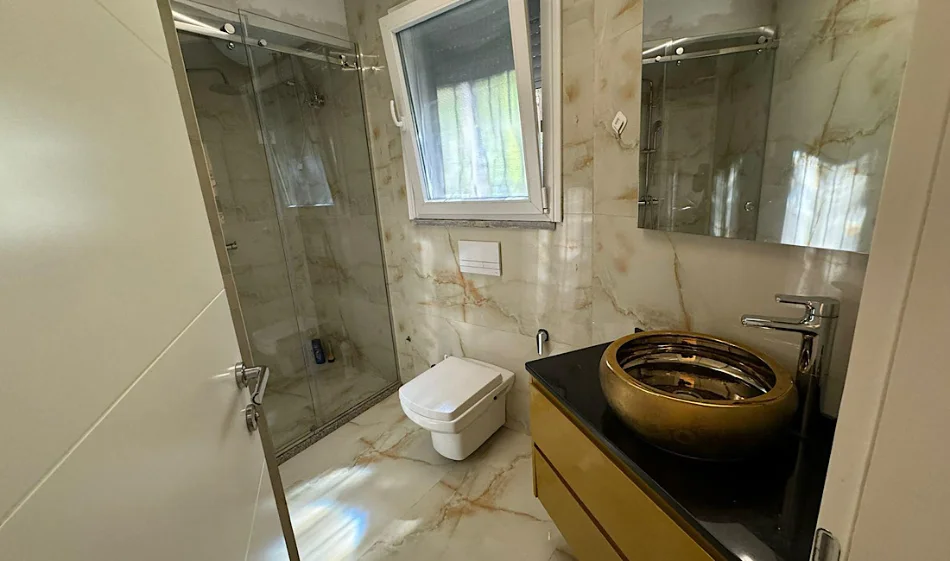 Tirane, shitet apartament 2+1 Kati 1, 145 m² 250.000 € 