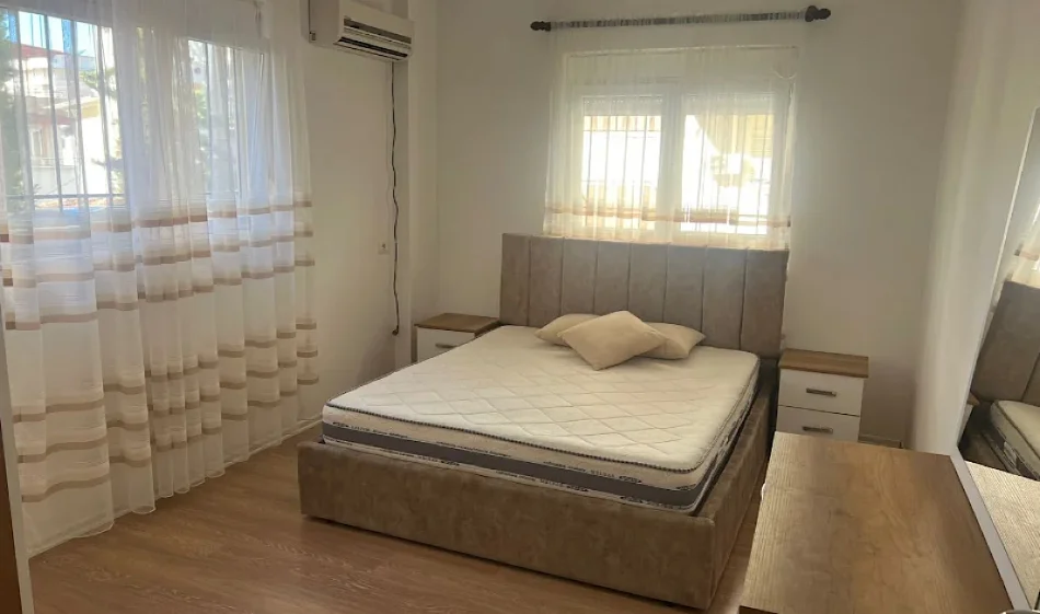 Tirane, jepet me qera apartament 3+1 Kati 0, 120 m² 600 € 