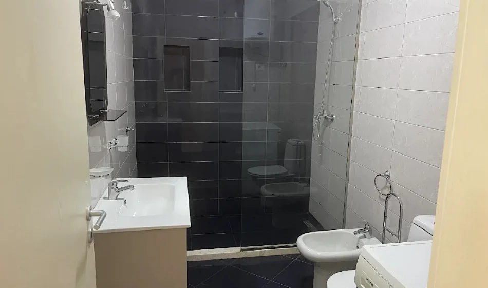 Tirane, jepet me qera apartament 1+1 Kati 3, 68 m² 650 € 