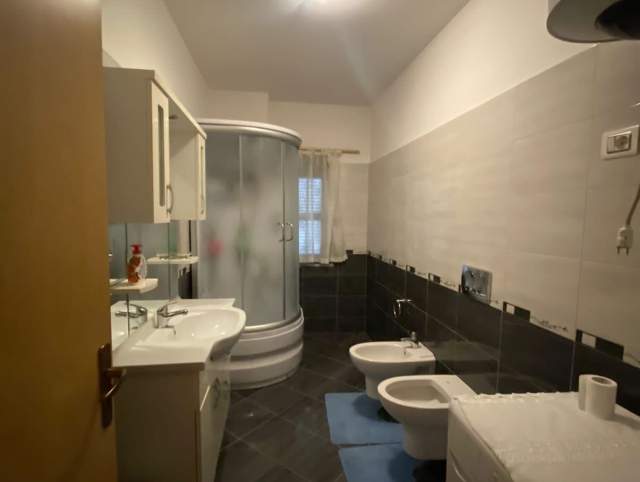Tirane, jepet me qera apartament 2+1+BLK Kati 3, 110 m² 450 Euro