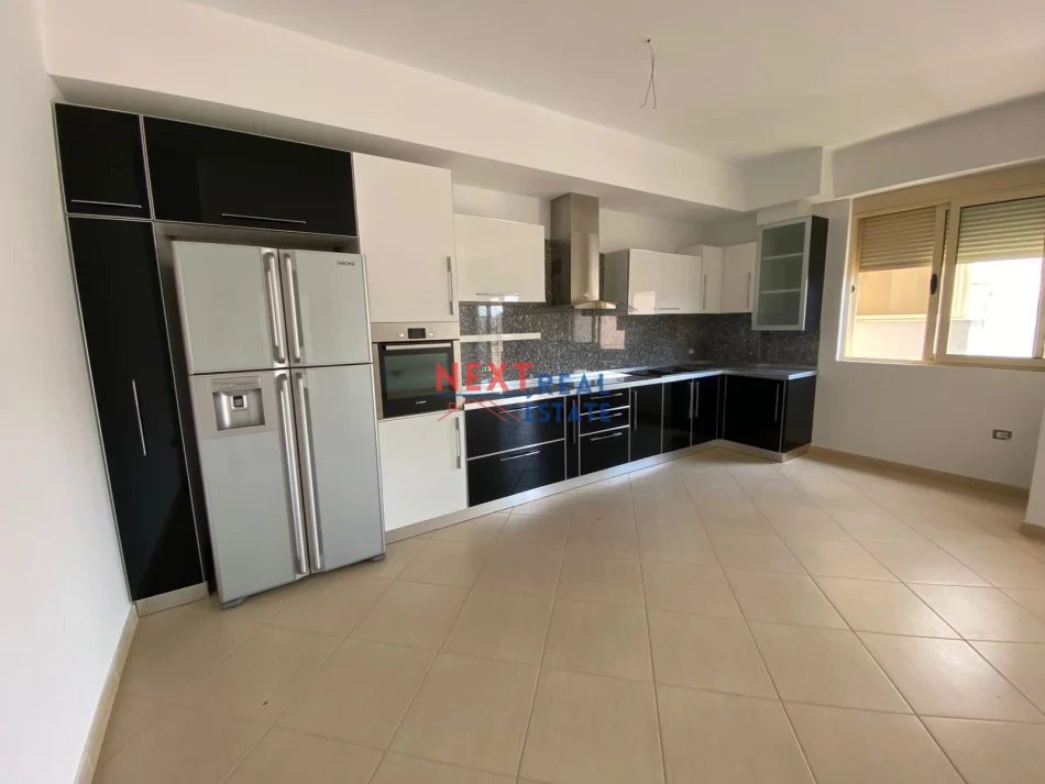 REZERVO PRONEN VETEM ME 500€! Vlore, shitet apartament 1+1+Ballkon , 74 m² 85.000 € (COLE)