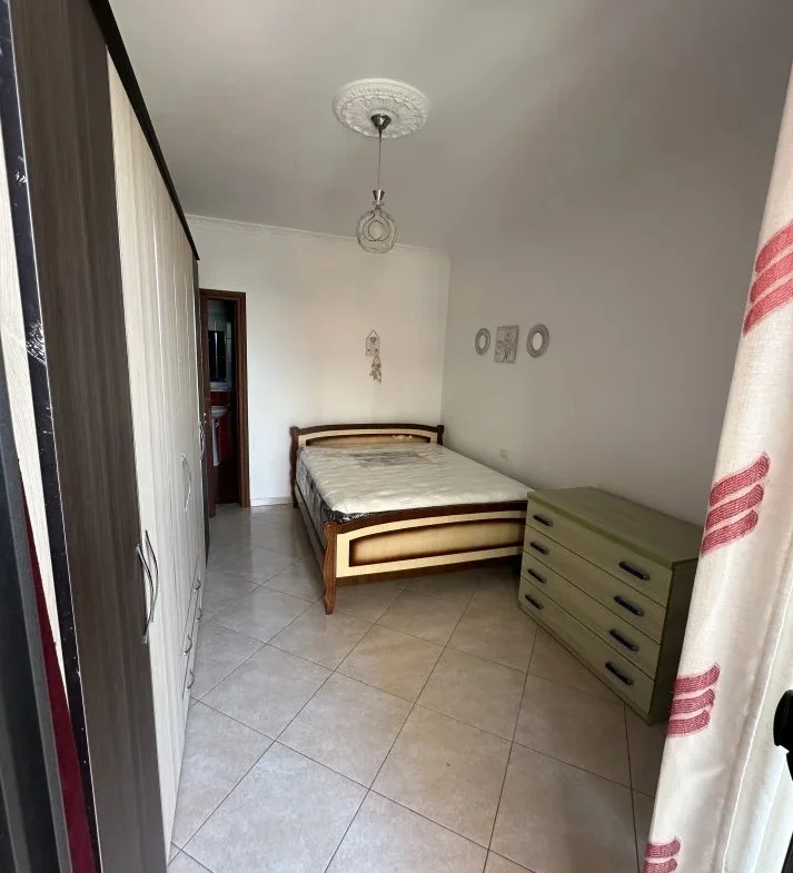 Tirane, jepet me qera apartament 2+1 Kati 2, 100 m² 620 € (loni ligori)