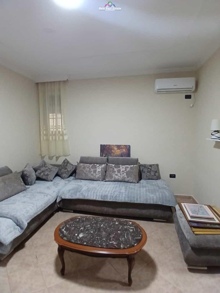 Tirane, jepet me qera apartament 1+1+Ballkon Kati 1, 65 m² 600 € (hoxha tahsim)