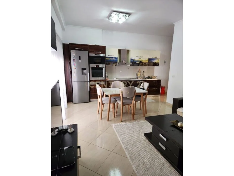 Tirane, jepet me qera apartament 1+1 Kati 3, 69 m² 350 € 