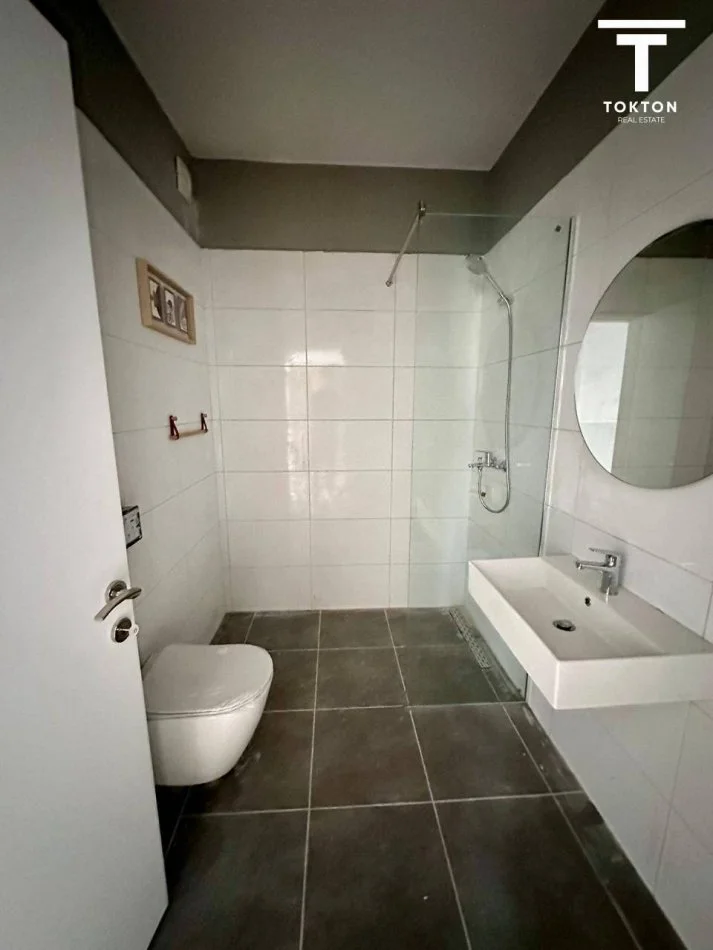 Tirane, shitet 2+1 Kati 2, (21 dhjetori)