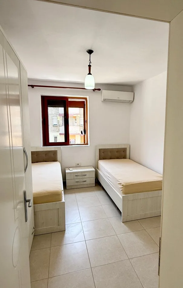 Tirane, shitet apartament 2+1+Ballkon Kati 3, 66 m² 115.000 € 