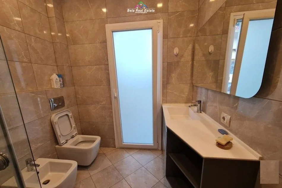 Tirane, jepet me qera Vile 3 Katshe Kati 1, 260 m² 1.500 € (Komuna e Parisit, Selite)