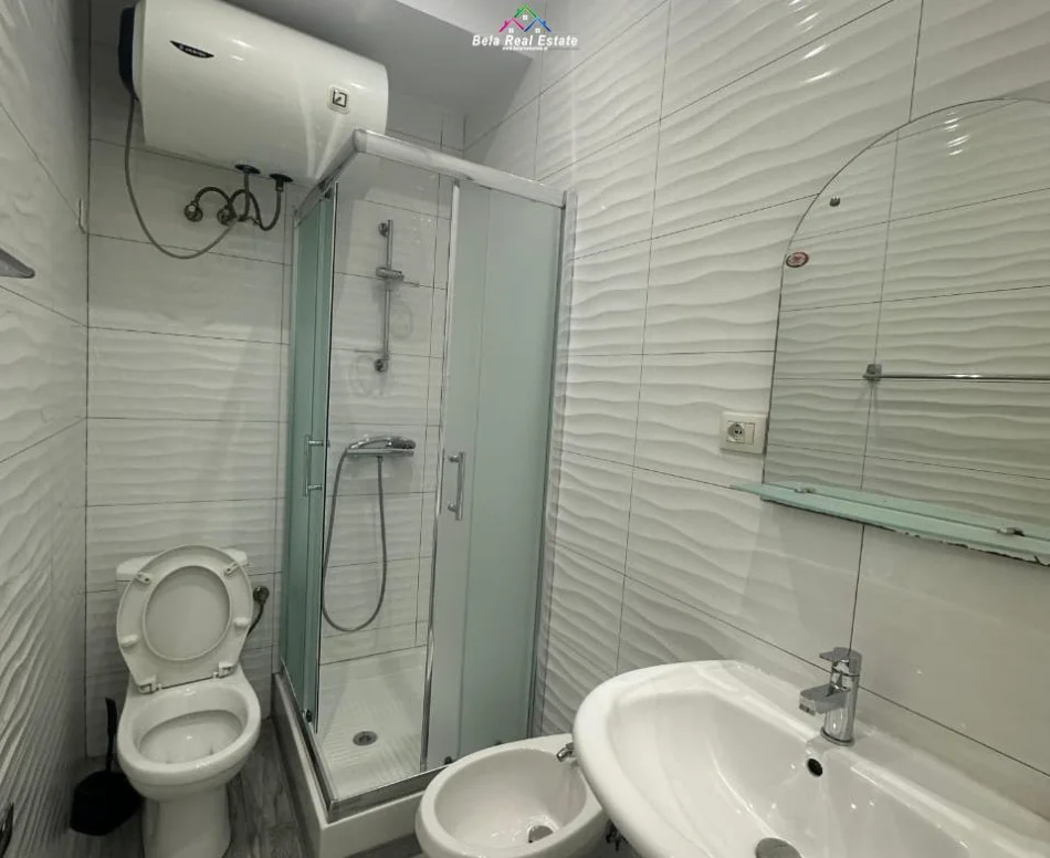 Tirane, jepet me qera apartament 1+1+Ballkon Kati 1, 55 m² 740 € (rruga elbasanit)