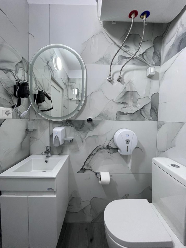 Tirane, jepet me qera apartament 1+1+Ballkon Kati 1, 65 m² 700 € (rruga e durresit)