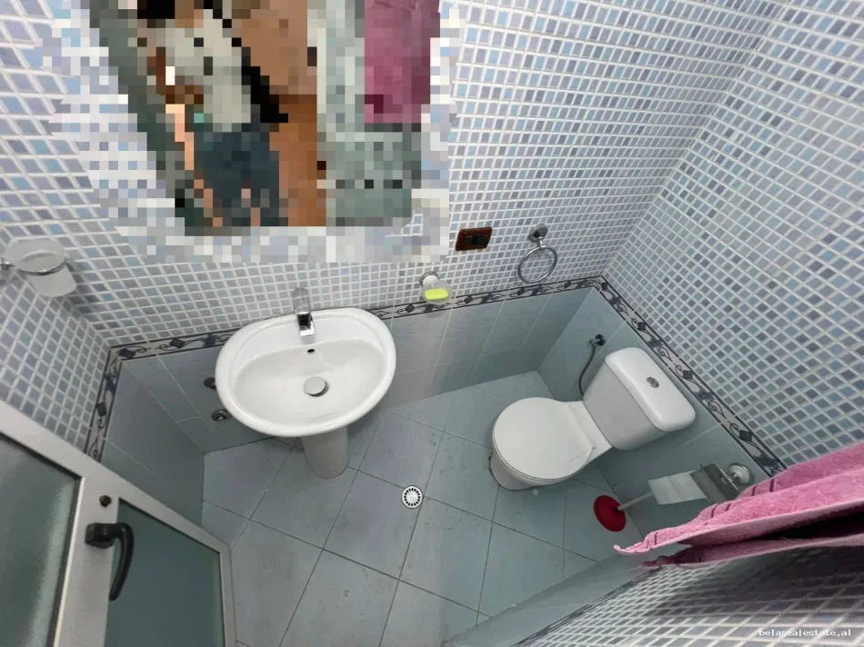 Tirane, jepet me qera zyre Kati 2, 120 m² 940 € (Rruga Lidhja e Prizerenit)