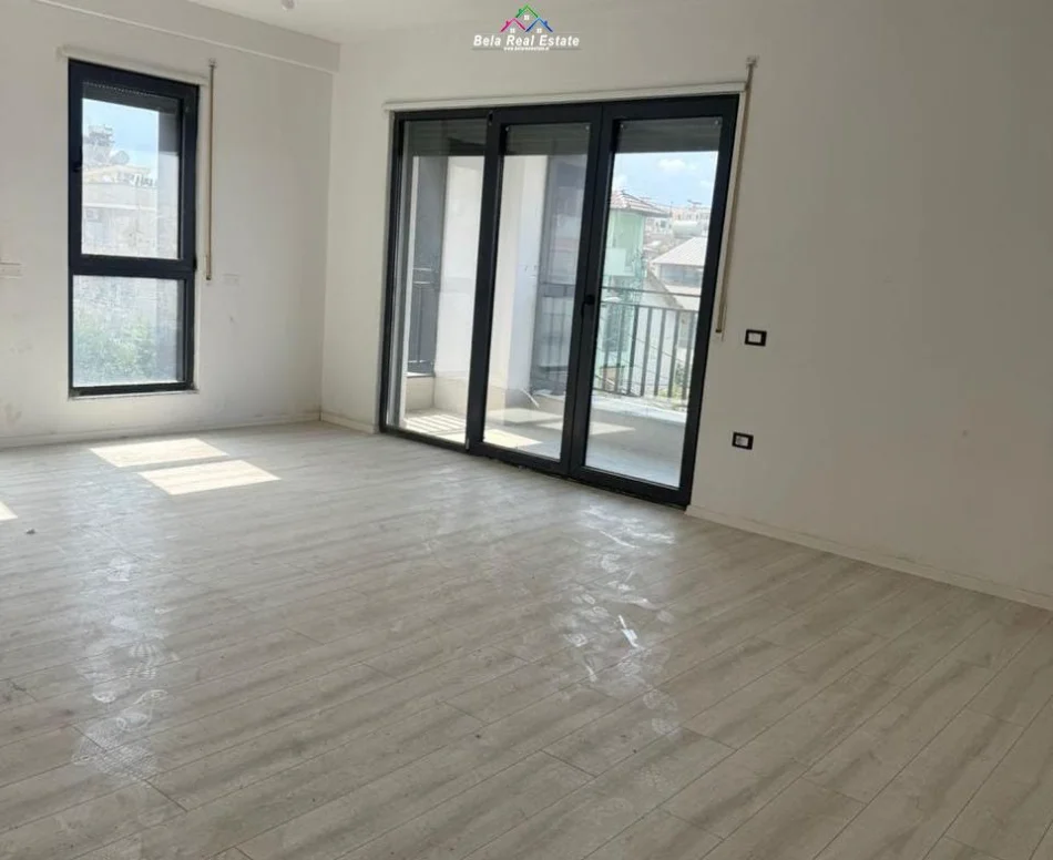 Tirane, jepet me qera zyre Kati 2, 126 m² 800 € (Rruga Filip Jano)