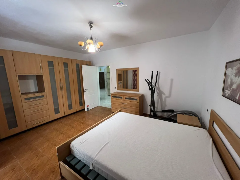 Tirane, jepet me qera apartament Kati 2, 120 m² 1.000 € (bllok)