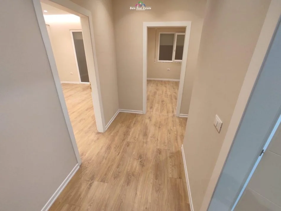 Tirane, jepet me qera zyre Kati 3, 104 m² 600 € (Selvia, Rruga e Dibres)