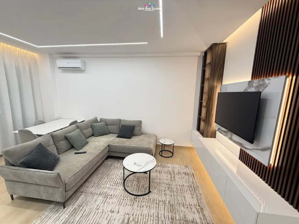Tirane, jepet me qera apartament 1+1+Ballkon Kati 4, 65 m² 830 € (kopshti botanik)