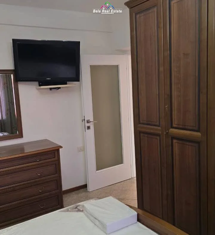 Tirane, jepet me qera apartament 2+1 Kati 3, 70 m² 575 € (rruga e dibres)