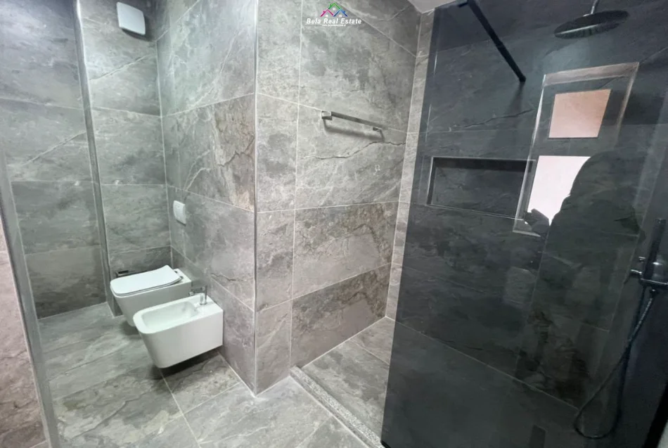 Tirane, jepet me qera apartament 2+1 Kati 5, 130 m² 875 € (21 dhjetori)