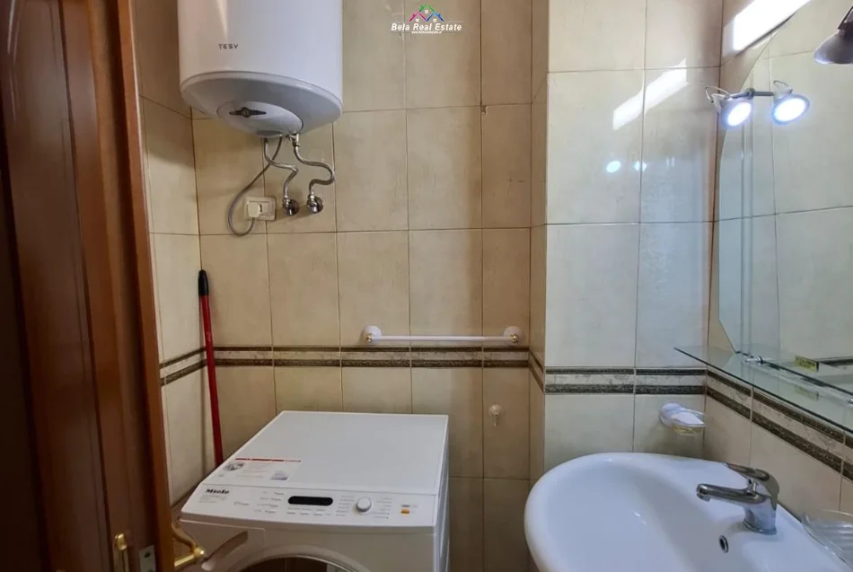 Tirane, jepet me qera apartament 1+1+Ballkon Kati 2, 90 m² 630 € (kopshti botanik)