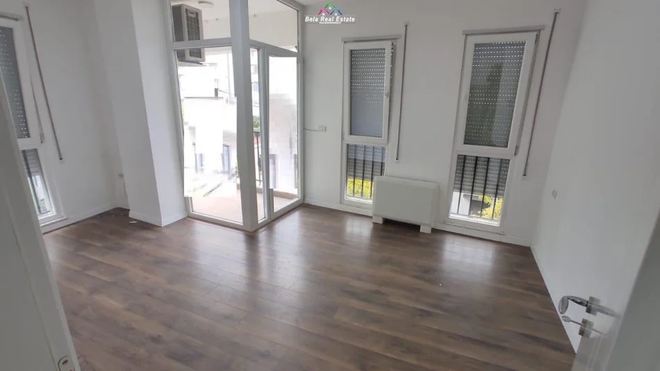 Tirane, jap me qera zyre Kati 2, 94 m² 800 € (Komuna e Parisit, Rruga Tish Dahia)
