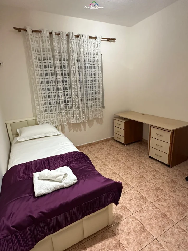 Tirane, jap me qera apartament 3+1 Kati 2, 120 m² 830 € (Rruga e Elbasait, prane Shkolles se Baletit)