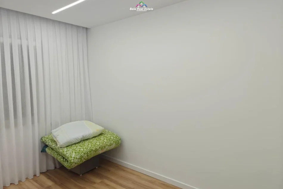 Tirane, shitet apartament 2+1+Ballkon Kati 8, 97 m² 145.000 € (univers city)