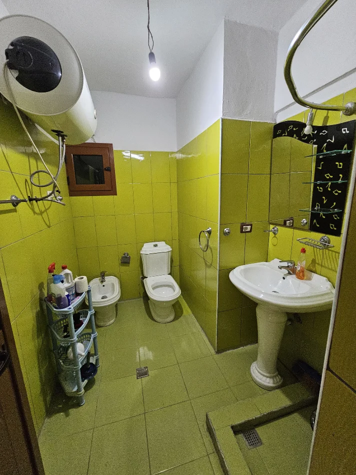 Tirane, jepet me qera apartament 2+1 Kati 9, 100 m² 600 € (Laprake)