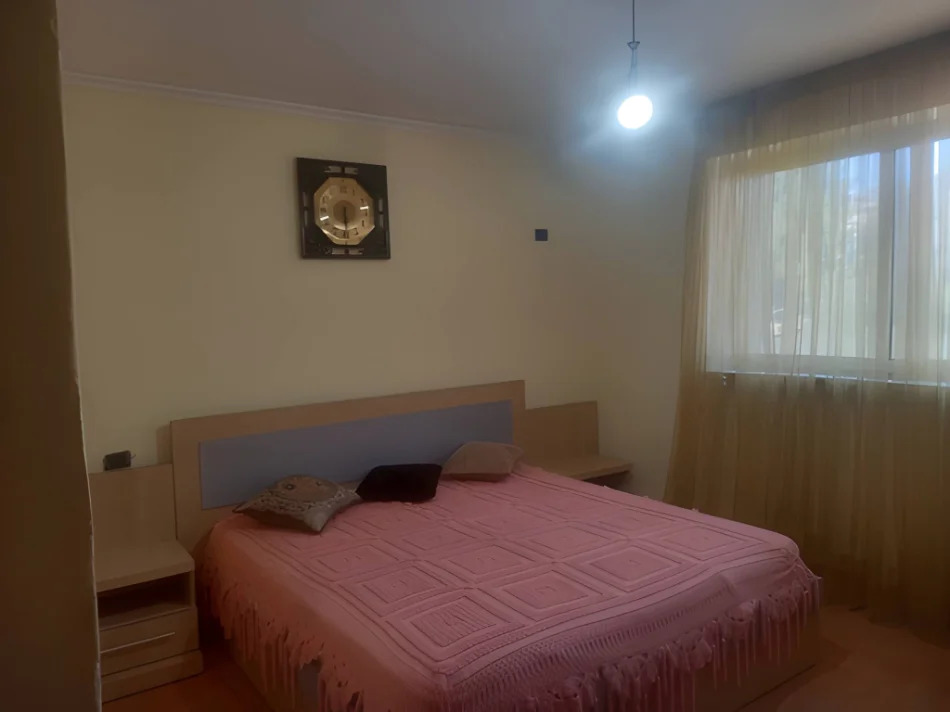 Tirane, jepet me qera apartament 2+1+Ballkon Kati 2, 90 m² 600 € (Përballë Inxhinierisë së Ndërtimit)