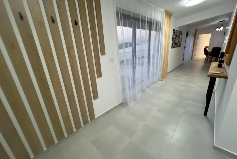 Tirane, jepet me qera apartament 1+1+Ballkon Kati 6, 140 m² 700 € (Kodra e Diellit)