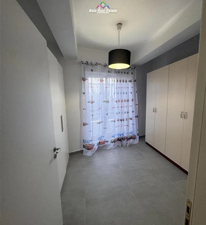 Tirane, jepet me qera apartament 2+1 Kati 3, 80 m² 820 € (kodra e diellit 1)