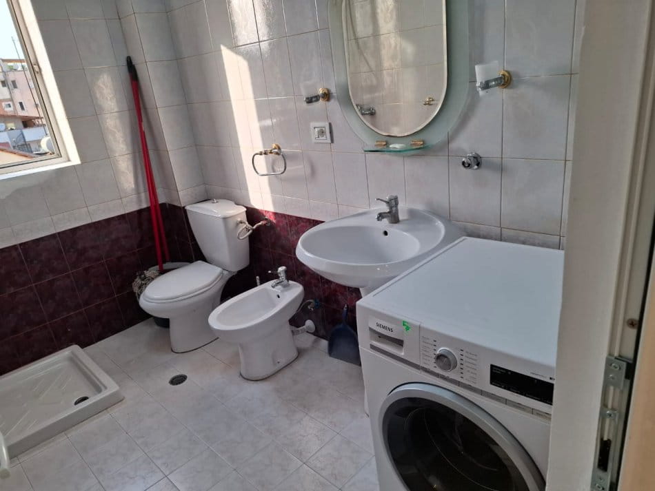 Shqiperi, jepet me qera apartament 1+1+Ballkon Kati 3, 60 m² 550 € (riza cerova)
