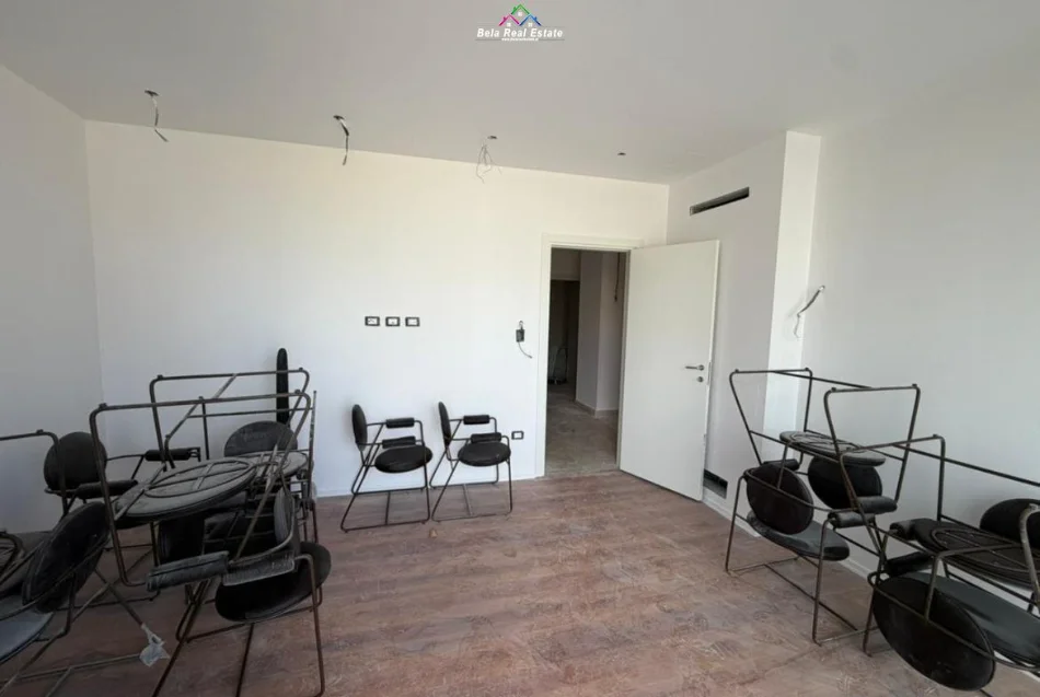 Tirane, jepet me qera zyre Kati 3, 155 m² 5.000 € (rruga elbasanit)