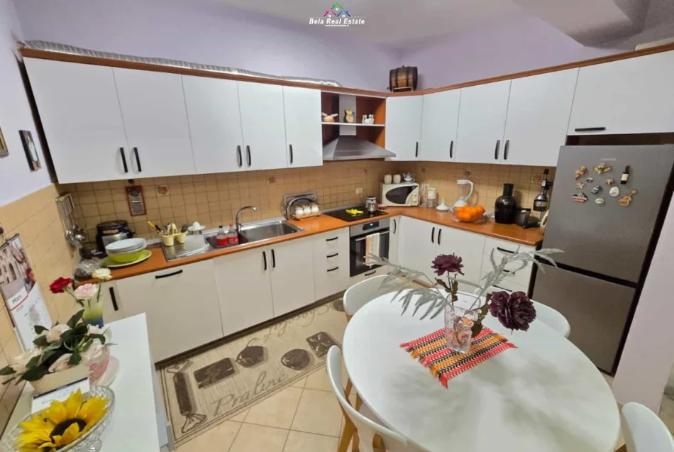 Tirane, jap me qera apartament 2+1 Kati 4, 107 m² 790 € (rruga e kavajes)