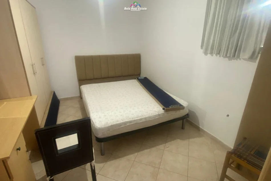 Tirane, jepet me qera apartament 1+1+Ballkon Kati 5, 55 m² 550 € (komuna e parisit)