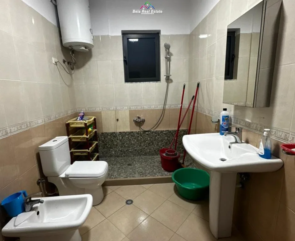 Tirane, jepet me qera Vile 3+1 Kati 3, 130 m² 580 € (teodor keko)