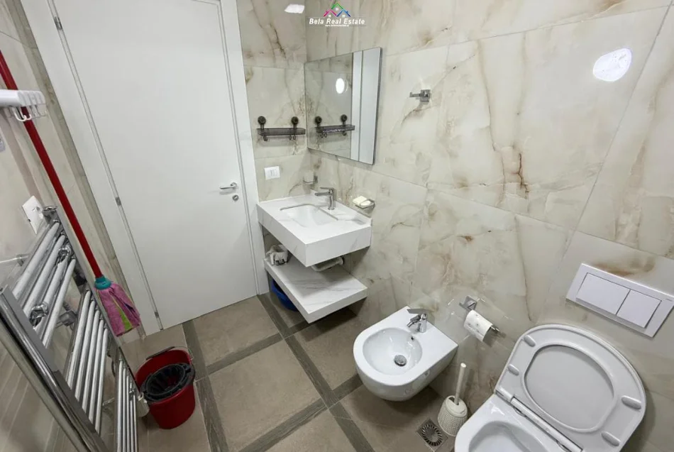 Tirane, jepet me qera apartament 3+1 Kati 6, 159 m² 1.950 € (garden building)
