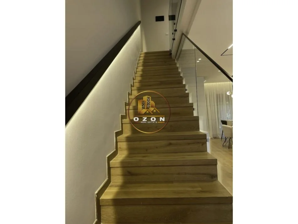 Tirane, jepet me qera Vile 3+1 Kati 3, 201 m² 3.000 € (teg)