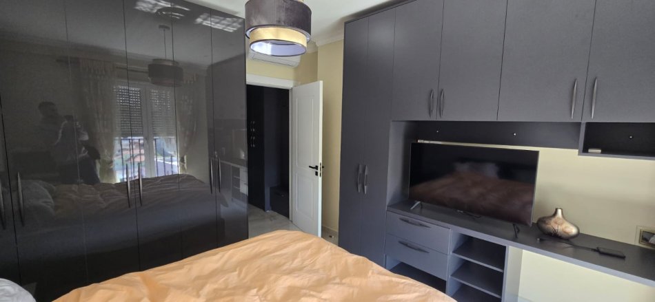 Tirane, jepet me qera apartament 1+1+Ballkon Kati 5, 70 m² 400 € (amerikan 2)