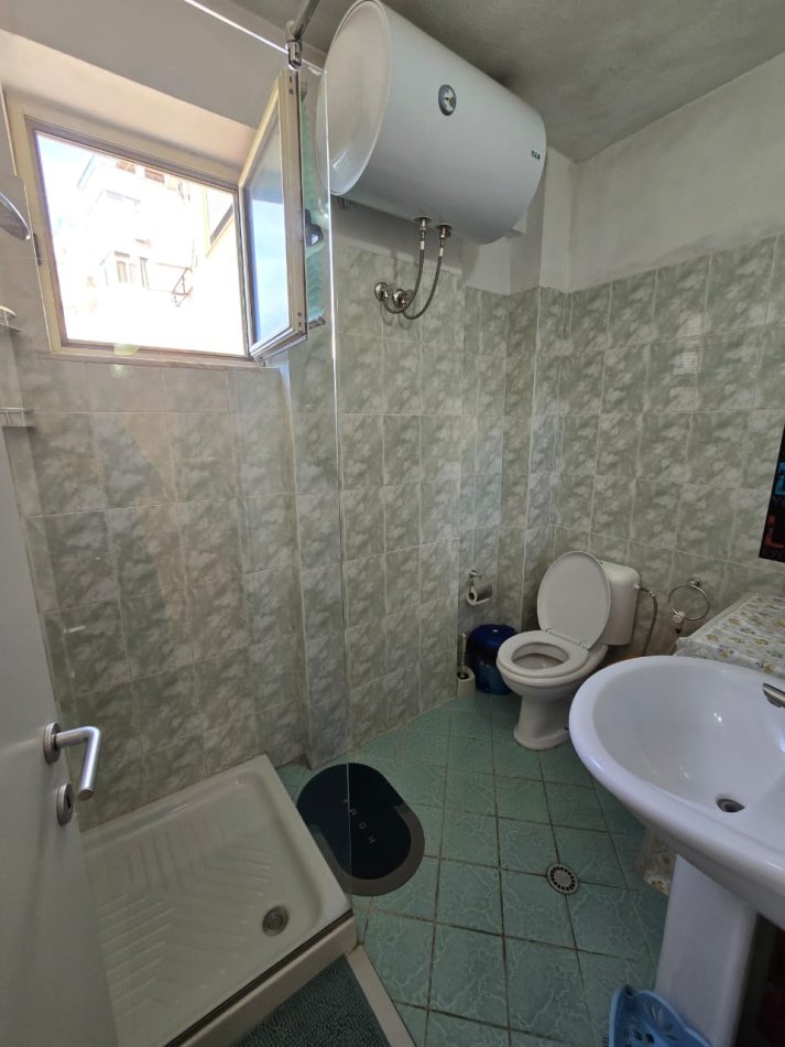 !!!DHENE!!!Durres, jepet me qera apartament 1+1+Ballkon Kati 5, 70 m² 300 € (Prane kompleksit Florida)