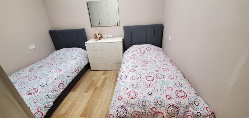 Tirane, jepet me qera apartament 2+1 Kati 4, 81 m² 105.000 € (kompleksi tom doshi)