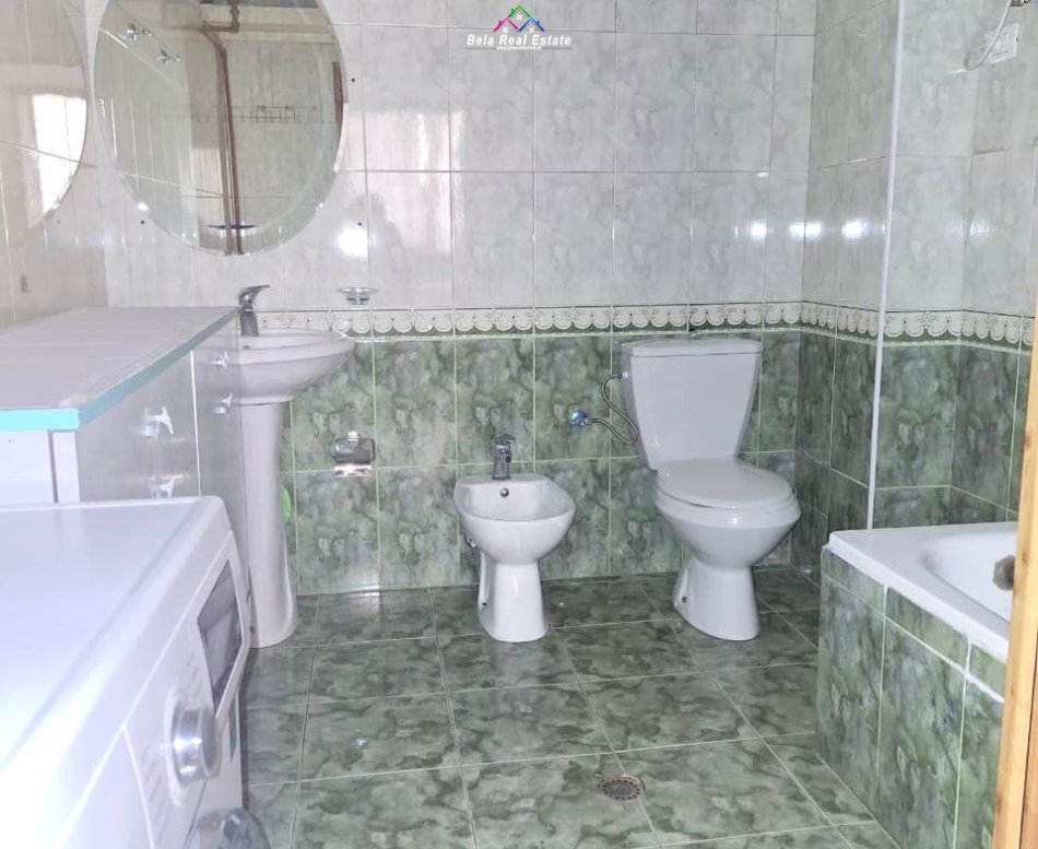 Tirane, jepet me qera apartament 3+1+Ballkon Kati 7, 110 m² 700 € (SELVIA)