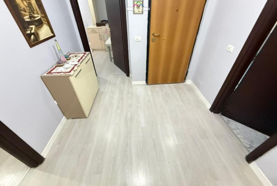 Tirane, jepet me qera apartament 2+1 Kati 5, 97 m² 500 € (erzen lita)