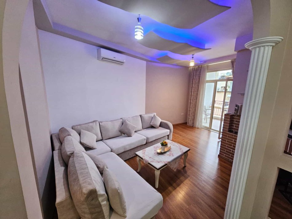 Tirane, jepet me qera apartament 1+1+Ballkon Kati 4, 74 m² 600 € (RRuga Thanas Ziko)
