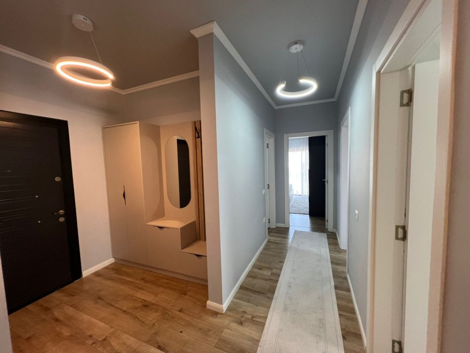 Tirane, jepet me qera apartament 2+1 Kati 3, 120 m² 1.500 € (Liqeni i thate)